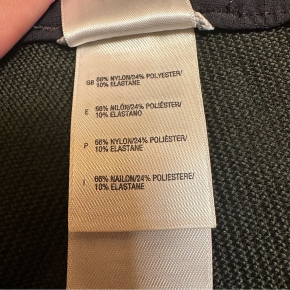 The North Face Women’s Black Shorts Size 4 - Picture 7 of 10